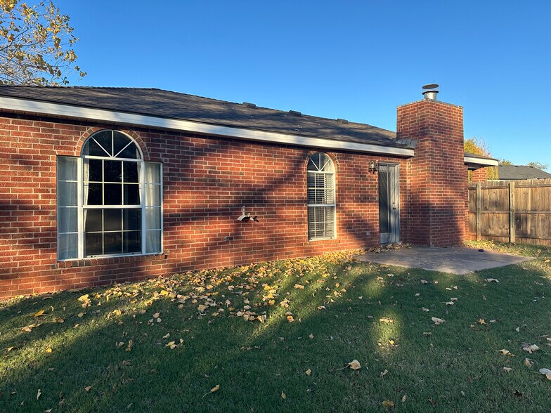 Back patio - 1004 Shadowlake Rd