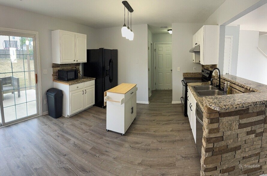Building Photo - 140 Wigmore Ln