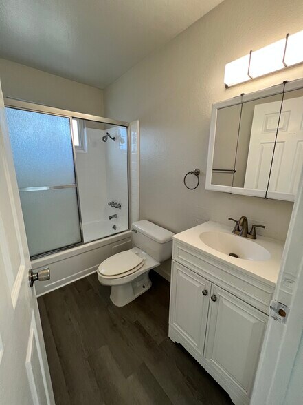 Building Photo - 72615 Edgehill Dr