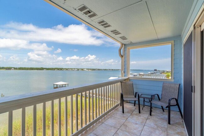 Building Photo - 1988 W Beach Blvd