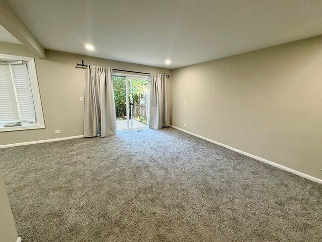 Building Photo - 207 Walker Dr