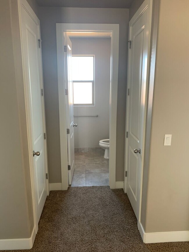 Building Photo - Beautiful Home in Hurricane