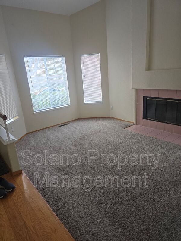 Building Photo - 654 Catalina Cir