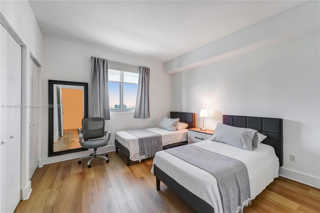 Building Photo - 601 NE 36th St