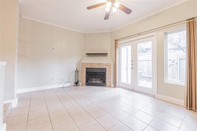 Building Photo - 1411 Gracy Farms Ln