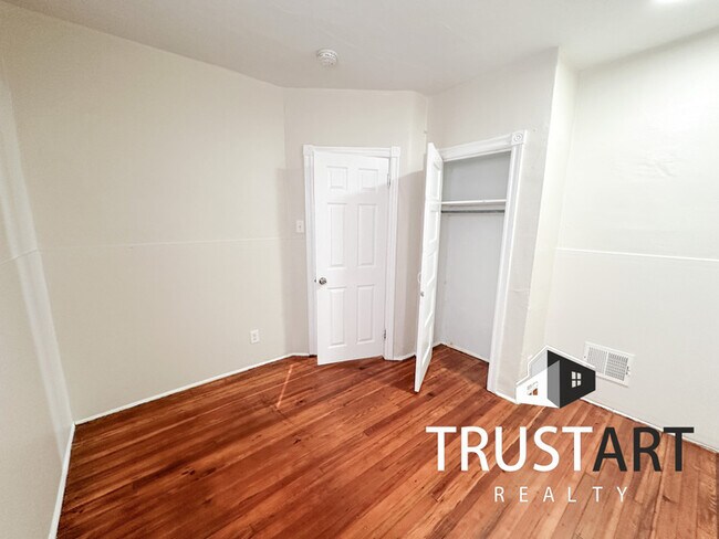 Building Photo - 3 bedroom House in Olney Oaklane, Philadel...