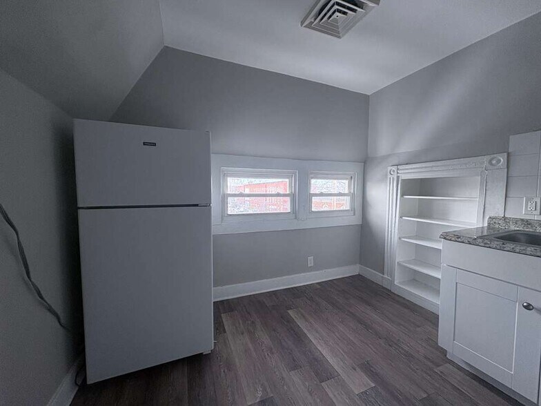 Building Photo - 578 Howard Ave