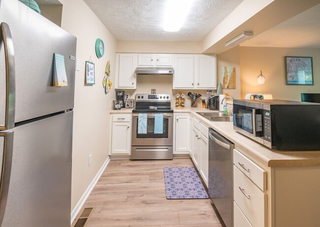 Building Photo - FURNISHED OFF-SEASON MONTHLY RENTAL