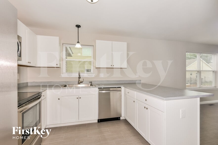 Building Photo - 1720 Woods Mill Dr