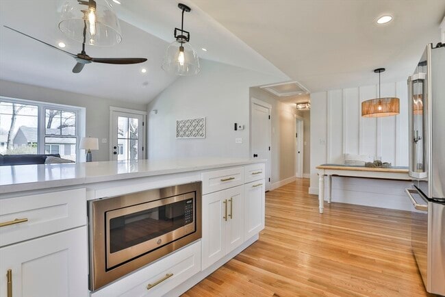 Building Photo - 7 Christopher St