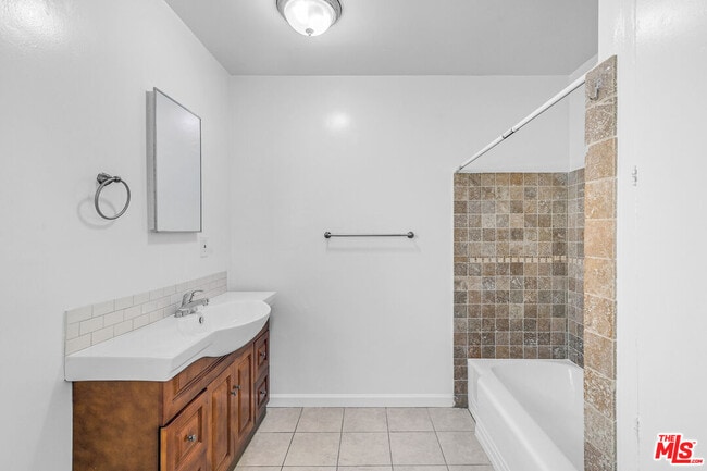 Building Photo - 4733 Lexington Ave