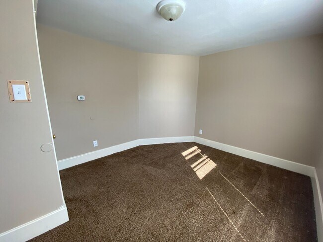 Building Photo - 236 E Dewald St