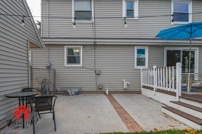 Building Photo - 1260 7th St