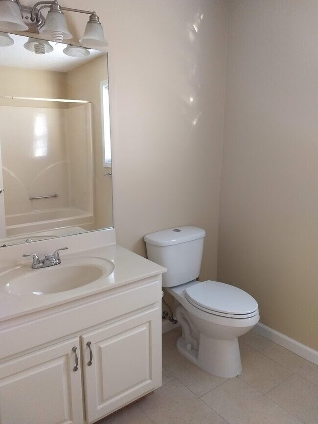 Building Photo - 98 Russell Ln