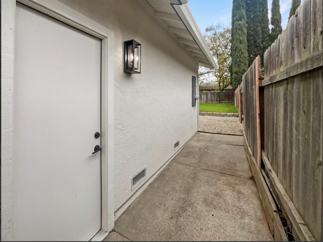 Building Photo - 7952 Summerplace Dr