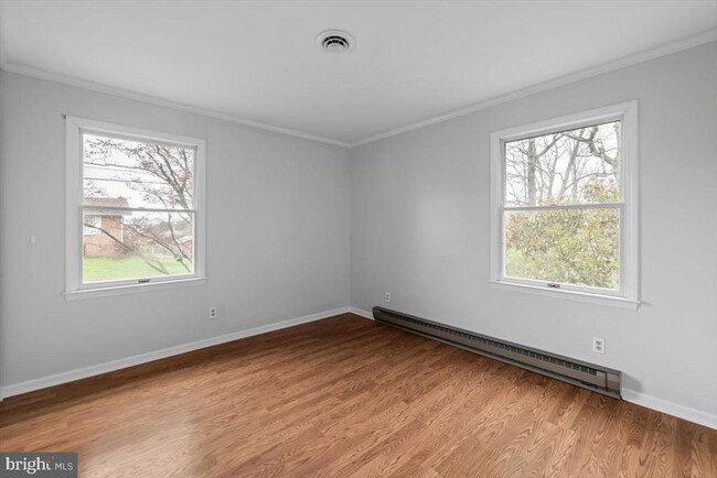 Building Photo - 260 Hill Crest Dr