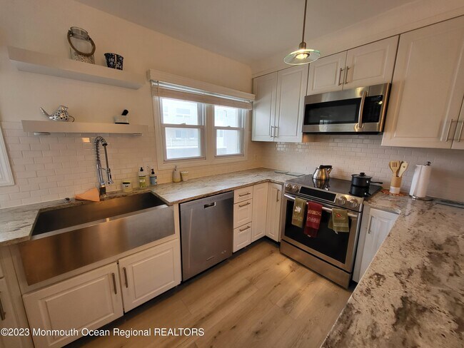 Building Photo - 18 Village Rd