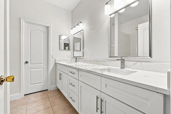Building Photo - 10402 Eastpark Lake Dr