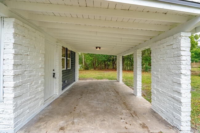 Building Photo - 937 La Marche Dr