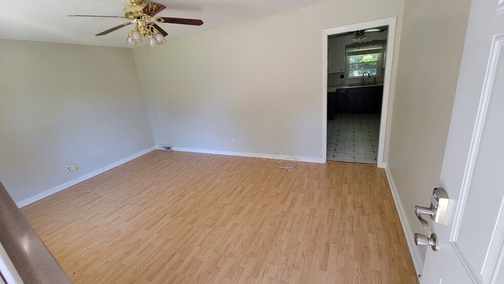 Living room - 4208 Greenhaven Ln