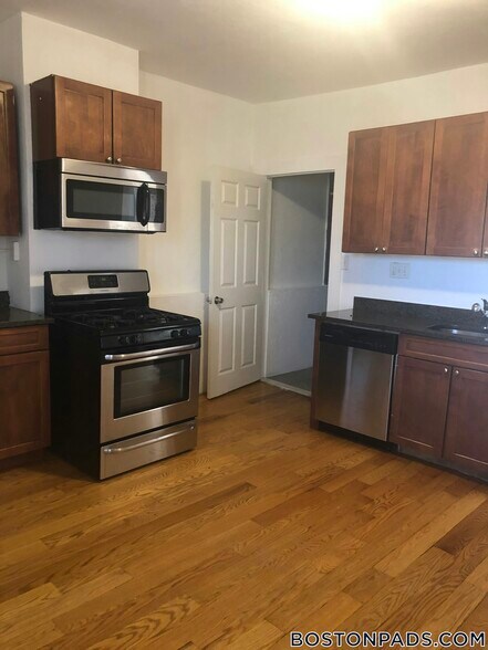 Building Photo - 270 Bowdoin St