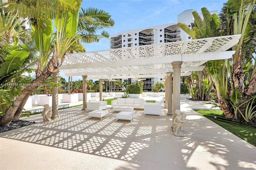 Building Photo - 3598 Yacht Club Dr