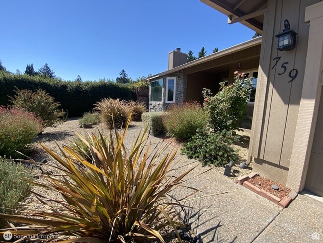 Building Photo - 3bd/2ba Single-Level Home - Close to Downt...