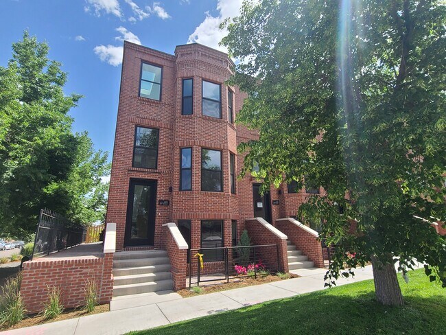 Building Photo - 1095 25th St