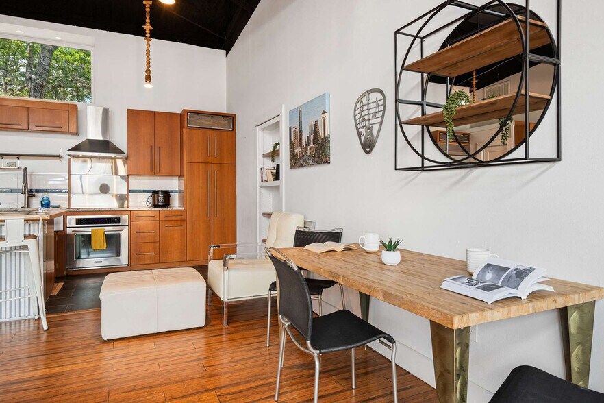 Building Photo - 9801 Mor Dr