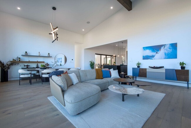 Building Photo - 779 Lucia Ln