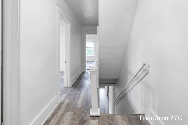 Building Photo - Charming 3-Bedroom Home with Spacious Livi...