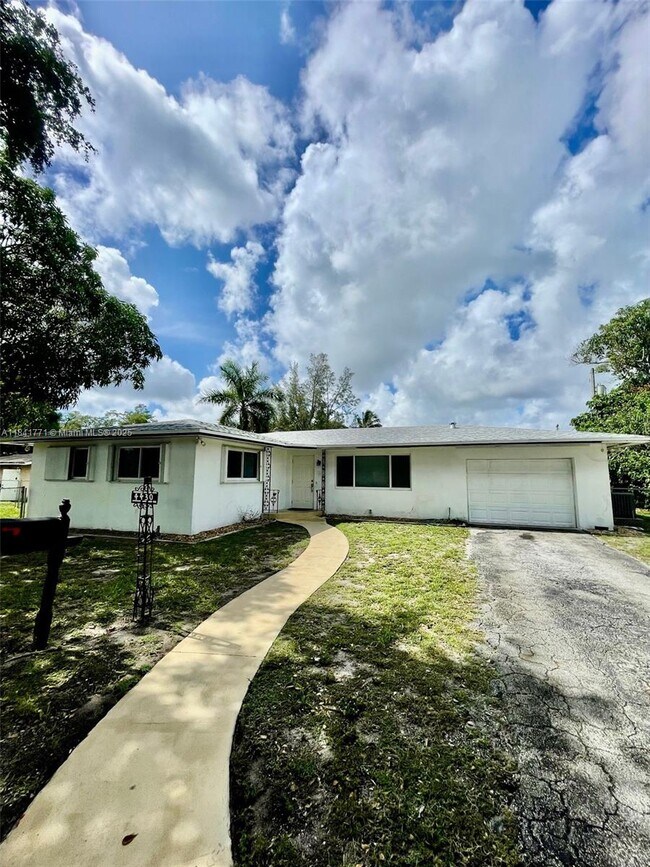 Building Photo - 4430 W Broward Blvd