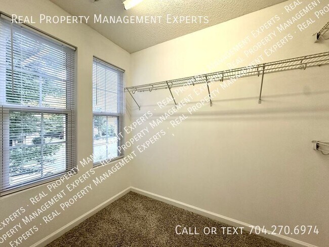 Building Photo - **MOVE IN SPECIAL!**Charming 3BR/2.5BR hom...