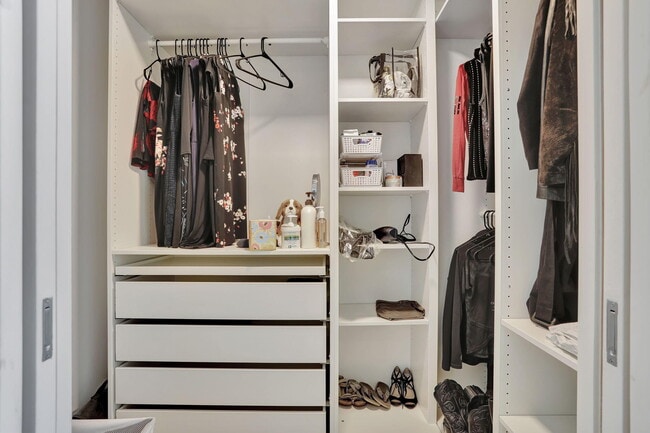 Building Photo - 1116 N Ocean Blvd