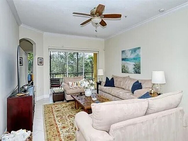 Building Photo - ** 3 MONTH MINIMUM - 9 MONTH MAXIMUM LEASE OPTIONS ** GORGEOUS TURNKEY FURNISHED CONDO LOCATED IN...