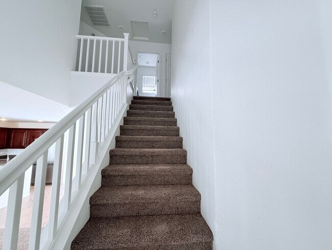 Building Photo - 3 bedroom Conveniently located