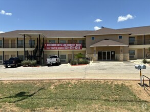 Building Photo - Hotel Cotulla