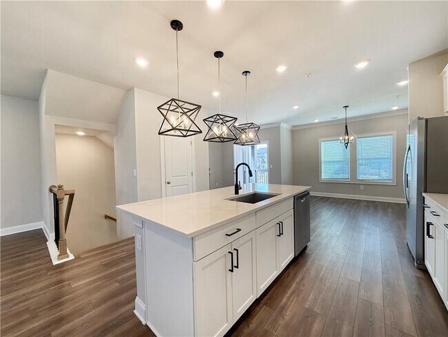 Building Photo - 732 Mulberry Walk