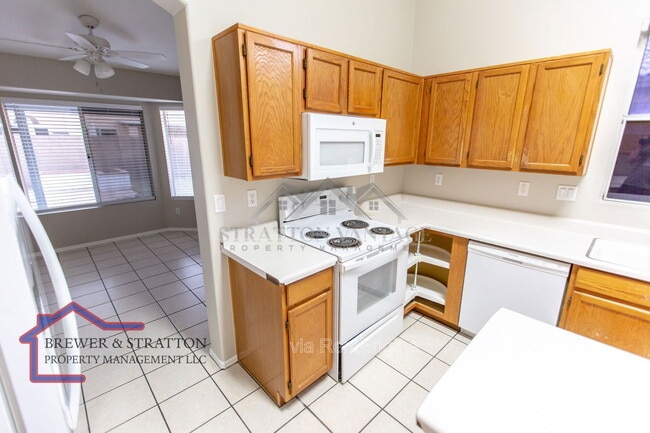 Building Photo - 1431 E Encinas Ave