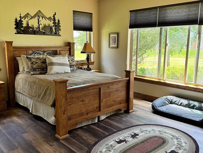 Building Photo - Wedgewood Villas ***ALL UTILITIES INCLUDED***