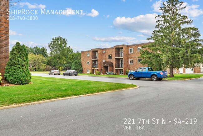 Building Photo - 221 7th St N