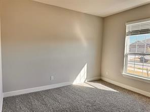 Building Photo - 910 Emerson Dr