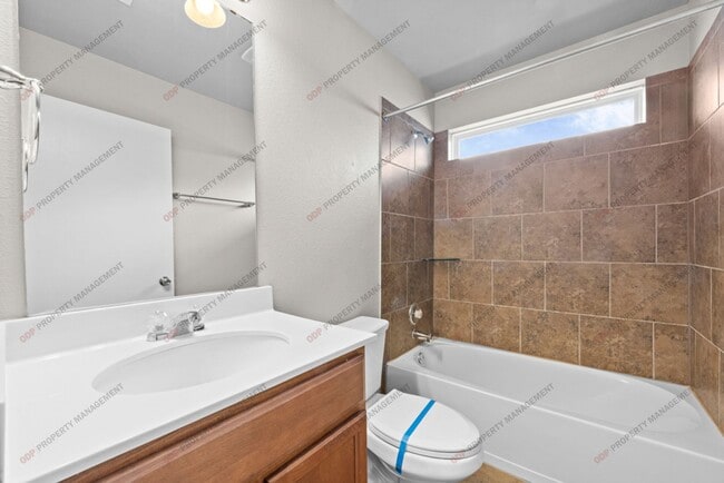 Building Photo - 1115 Roanoke Dr