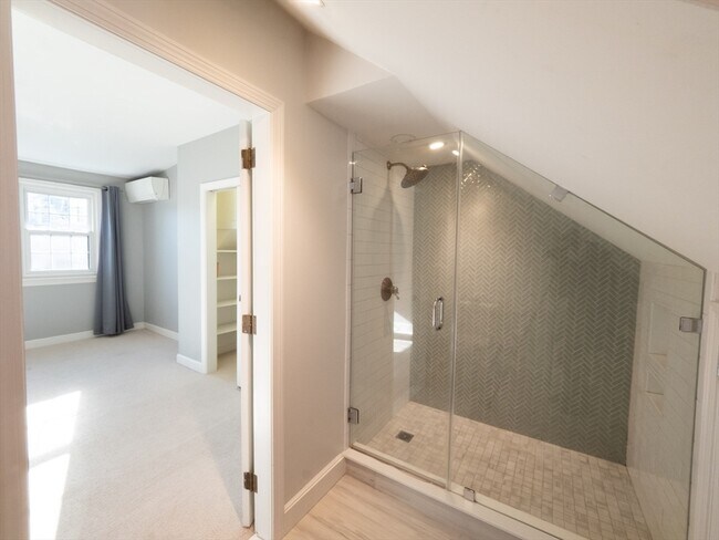 Building Photo - 210 Third St