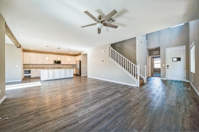 Building Photo - "Spacious 4-Bed Oasis in Las Vegas: Granit...