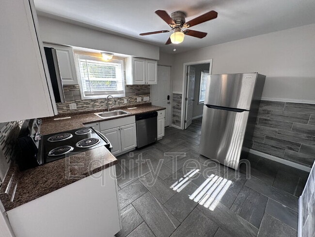 Building Photo - 7005 La Boiteaux Ave