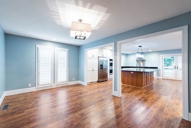 Building Photo - Beautiful 3 Bed Overland Park Ranch Home NEWLY REMODELED