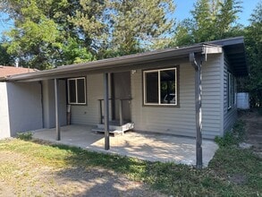 Building Photo - 2204001