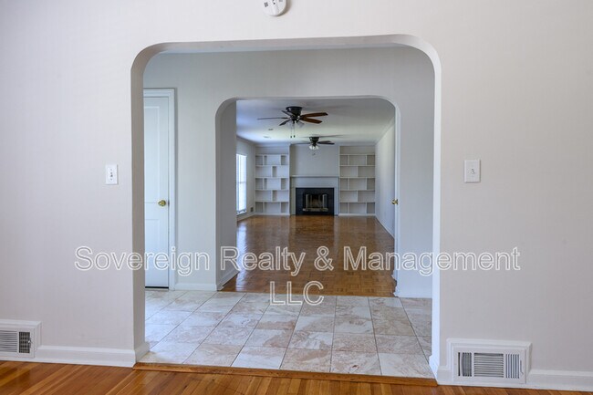 Building Photo - 1205 Spring Valley Ln NE