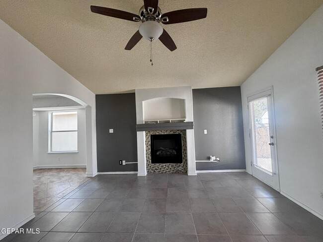 Building Photo - 403 Wisconsin Ct